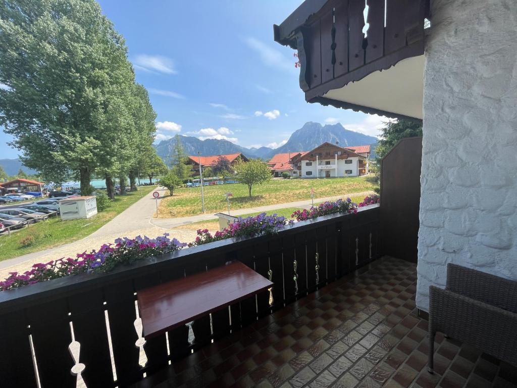 Doppelzimmer mit See- und Bergblick – Gästehaus Forggensee
