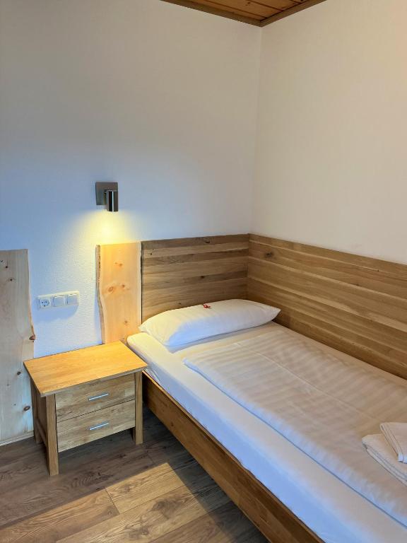Einzelzimmer mit Balkon – Gästehaus Forggensee